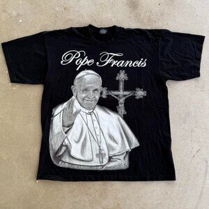 VINTAGE Y2K POPE FRANCIS BLACK & WHITE AOP RELIGIOUS GRAPHIC TEE